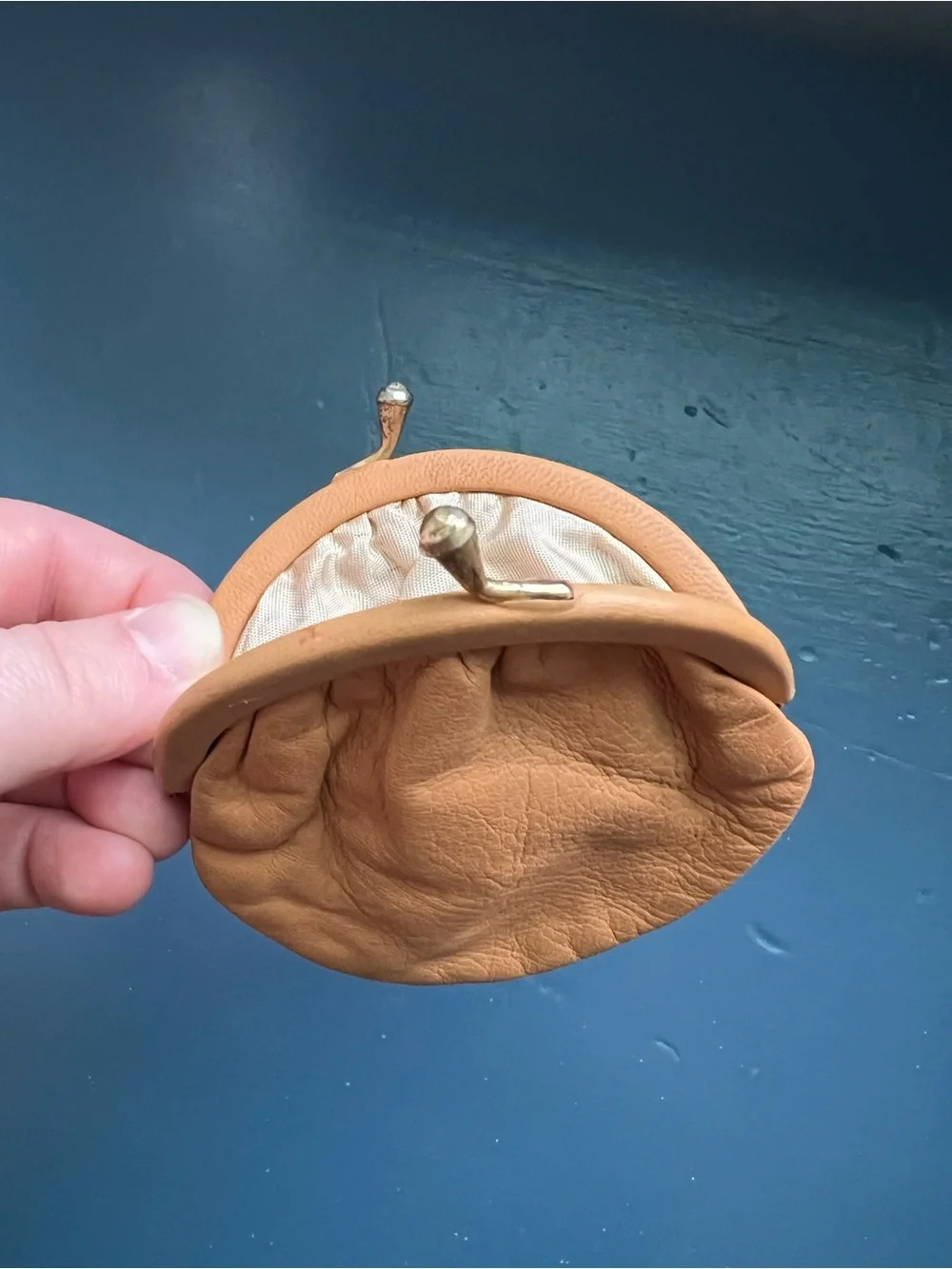 Vintage Tan Leather Kiss-Lock Coin Purse